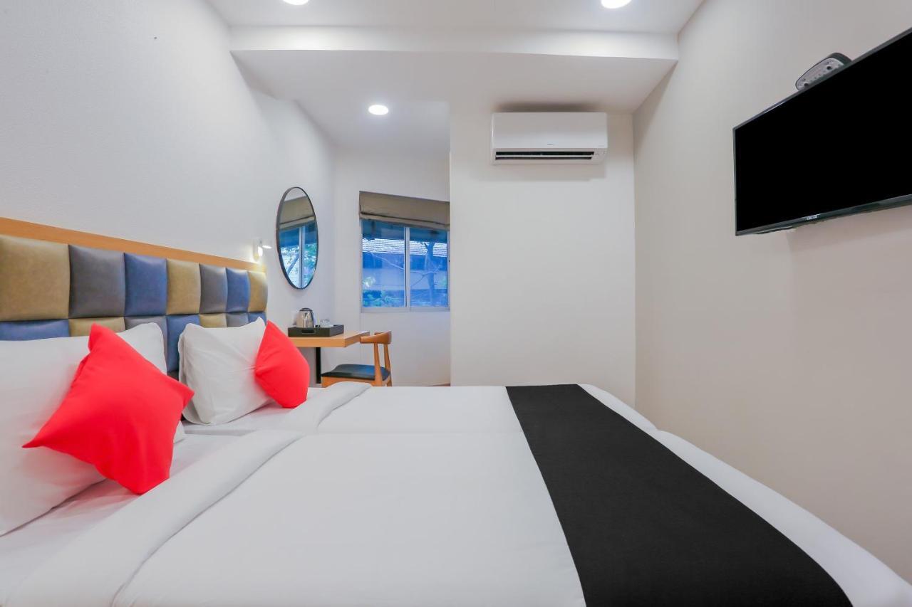 Oyo Townhouse 594 City Avenue Hotel 4*