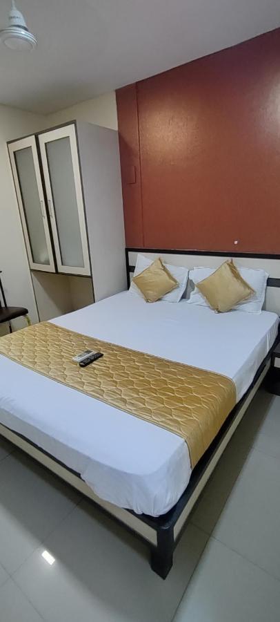 Hotel Minerva Residency - Near Grant Road Railway Station 3*