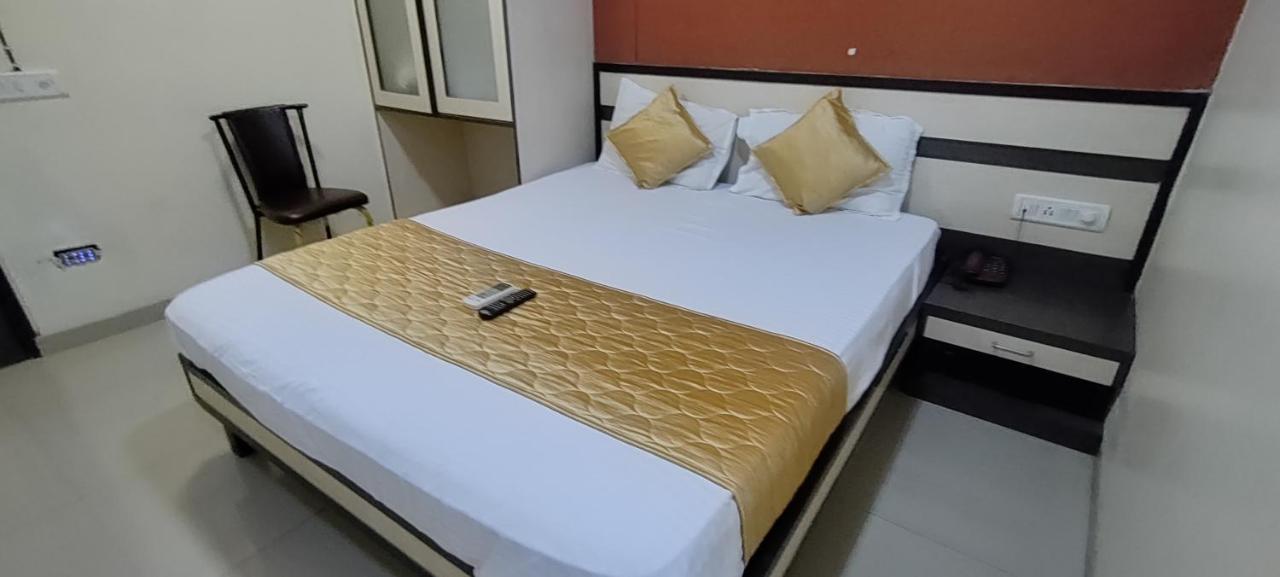 Minerva Residency - Near Grant Road Railway Station 3*