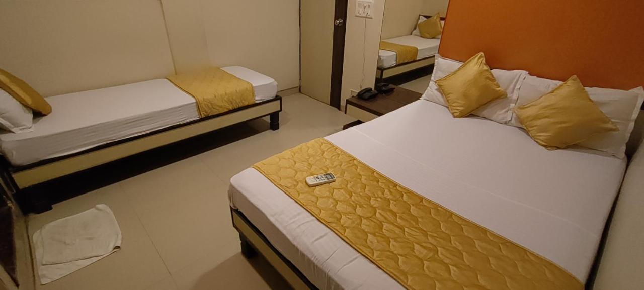 Minerva Residency - Near Grant Road Railway Station 3*