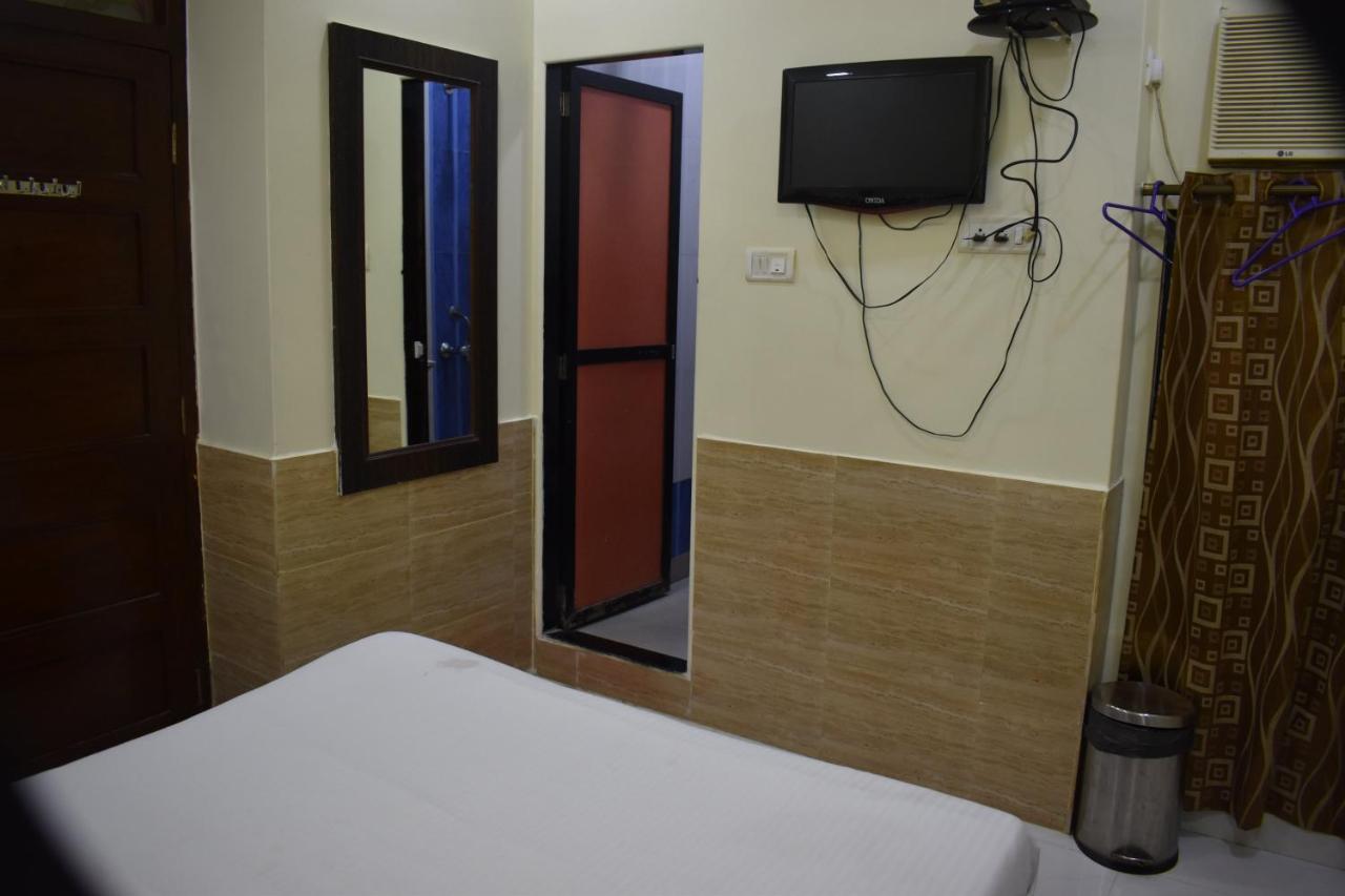 Sea View - Near Taj 3*