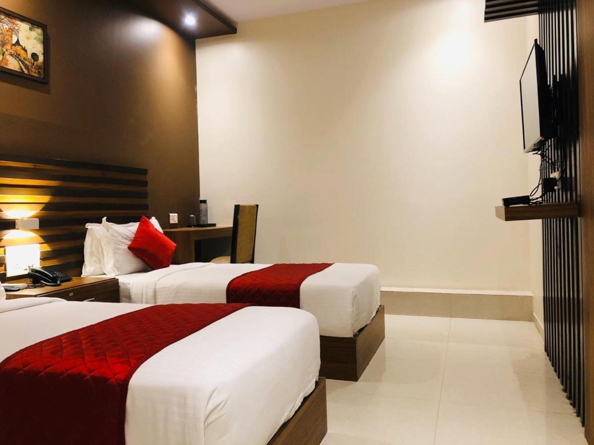 Universal Garden - Near Barc, Chembur 3*