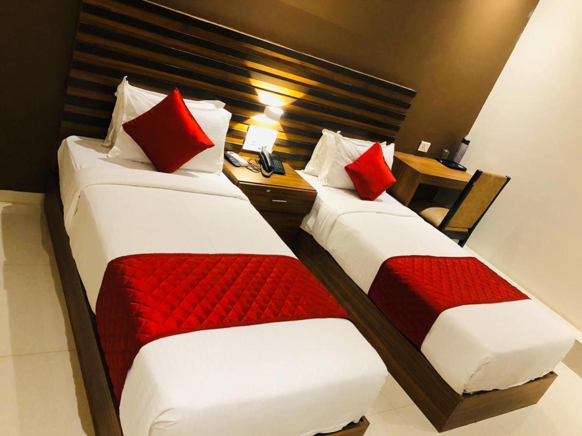 Hotel Universal Garden - Near Barc, Chembur