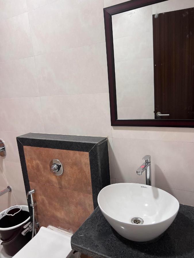 Apartment Pinaki Comfort Stay, Parle Mumbai