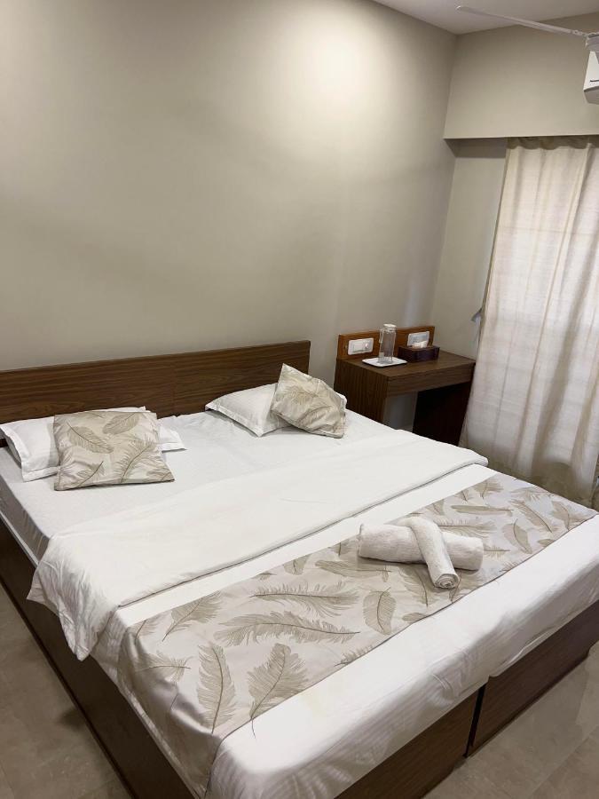Pinaki Comfort Stay, Parle Apartment *