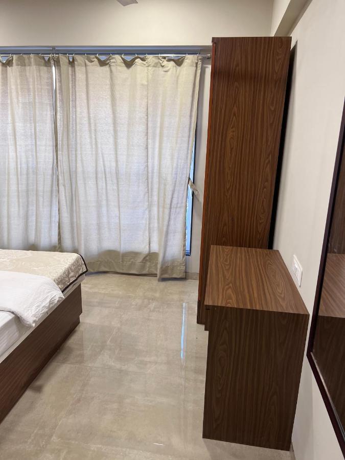 Apartment Pinaki Comfort Stay, Parle Mumbai