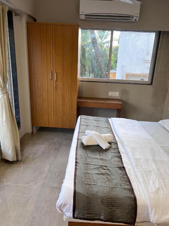 Apartment Pinaki Comfort Stay, Parle Mumbai