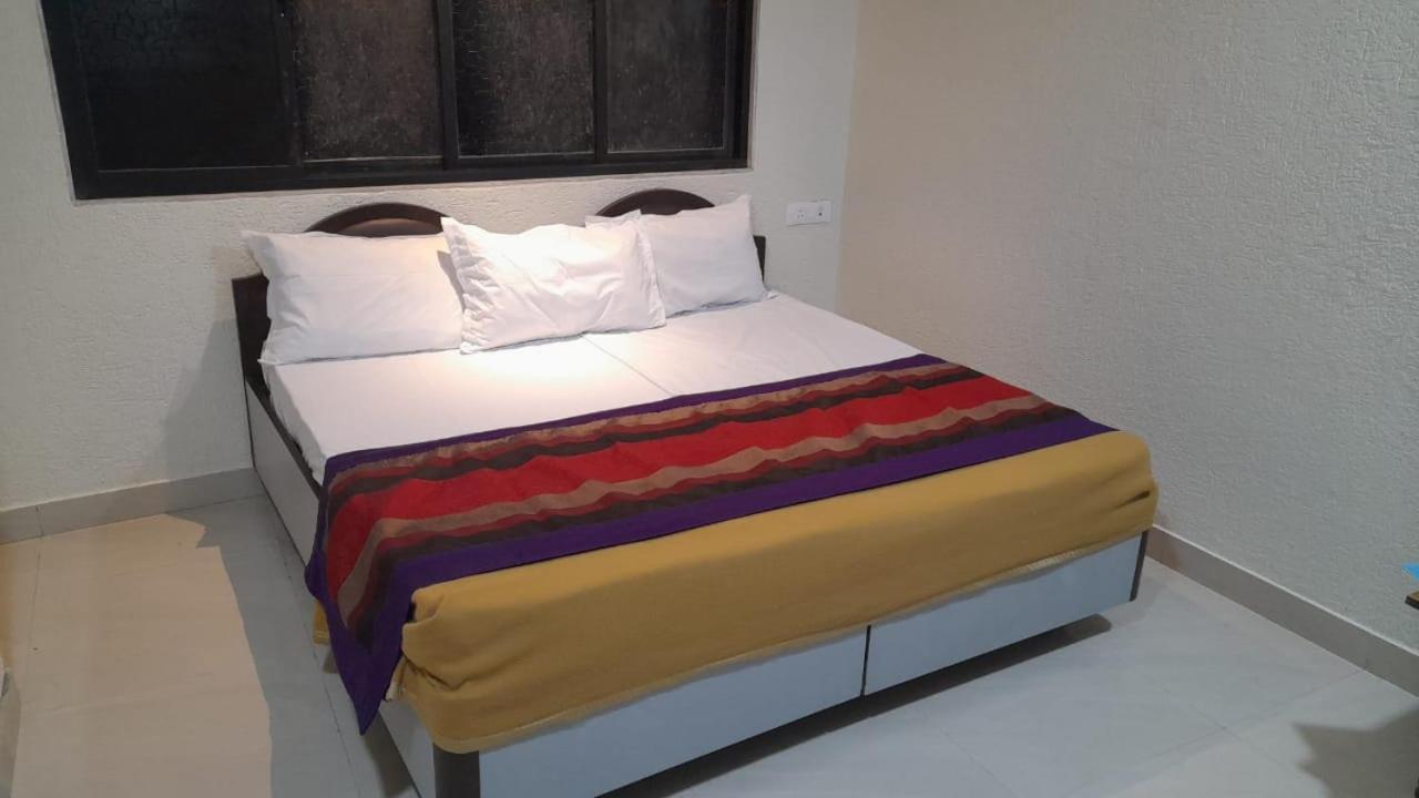 Shraddha Hotel *