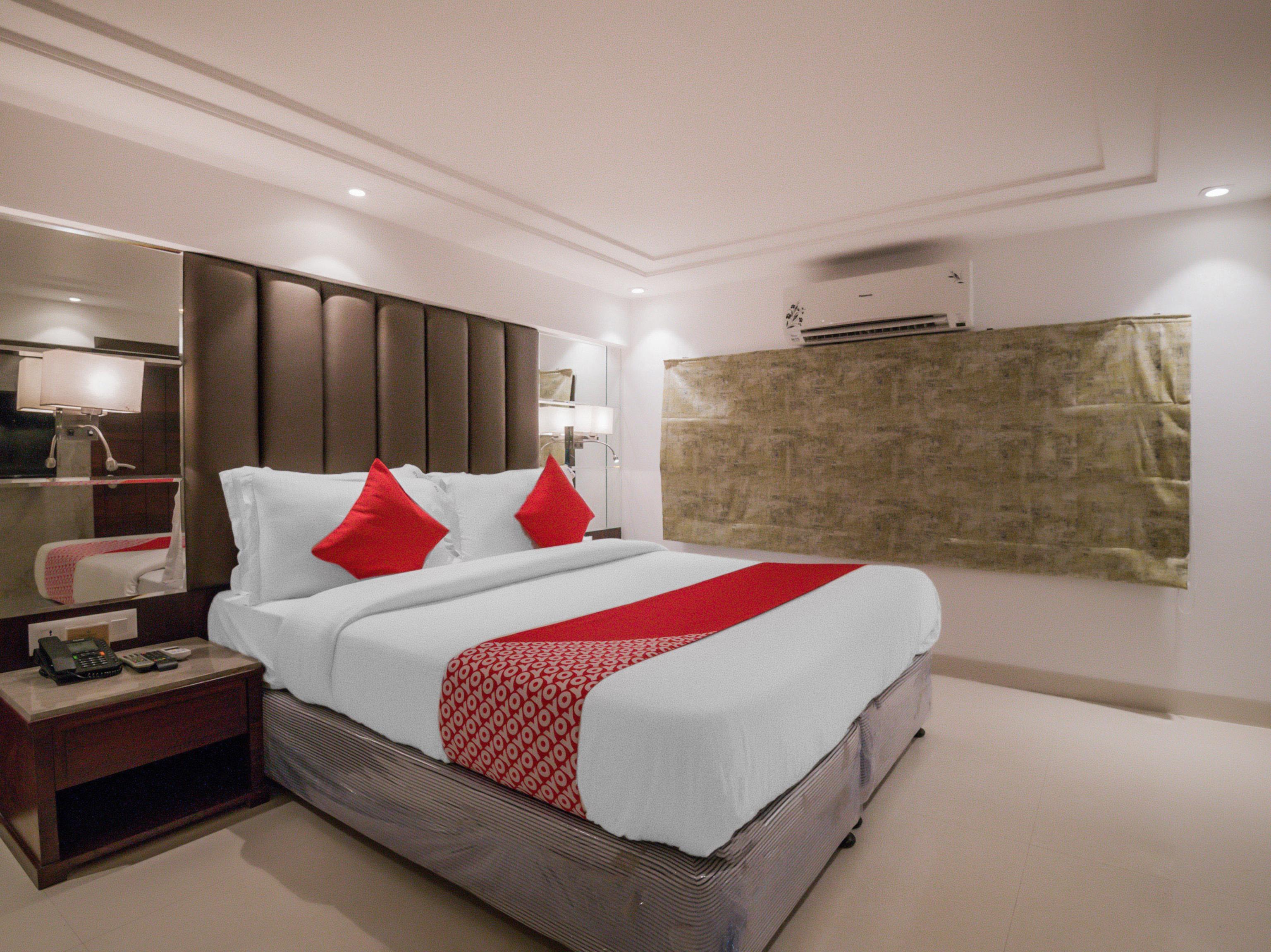Oyo Flagship 18252 Supreme Cuffe Parade