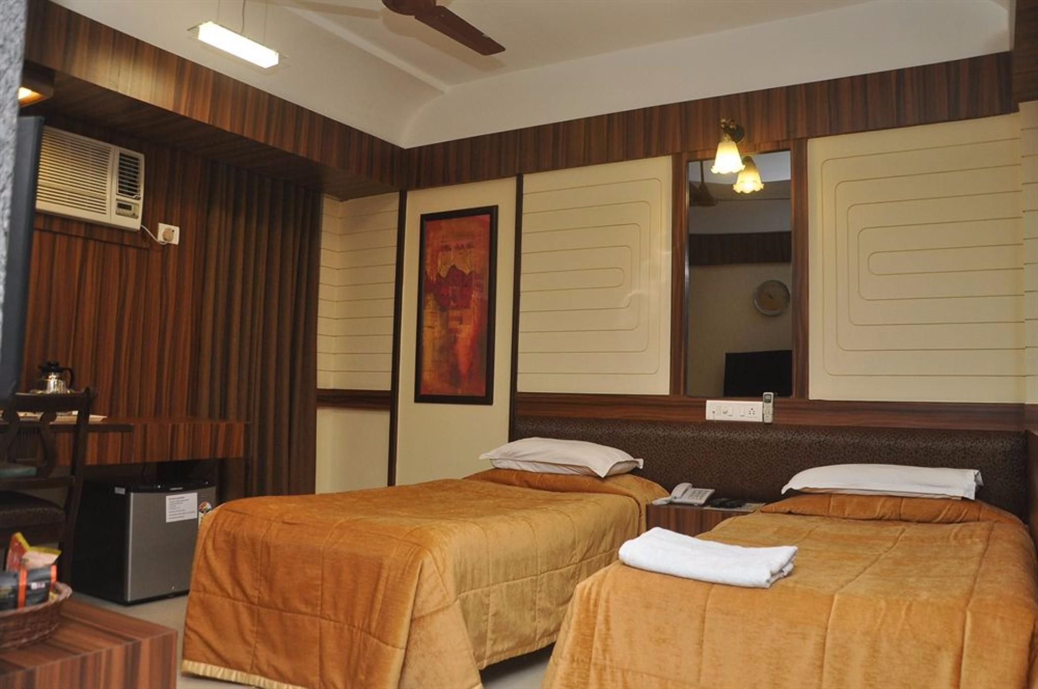 Metro Palace Bandra 3*