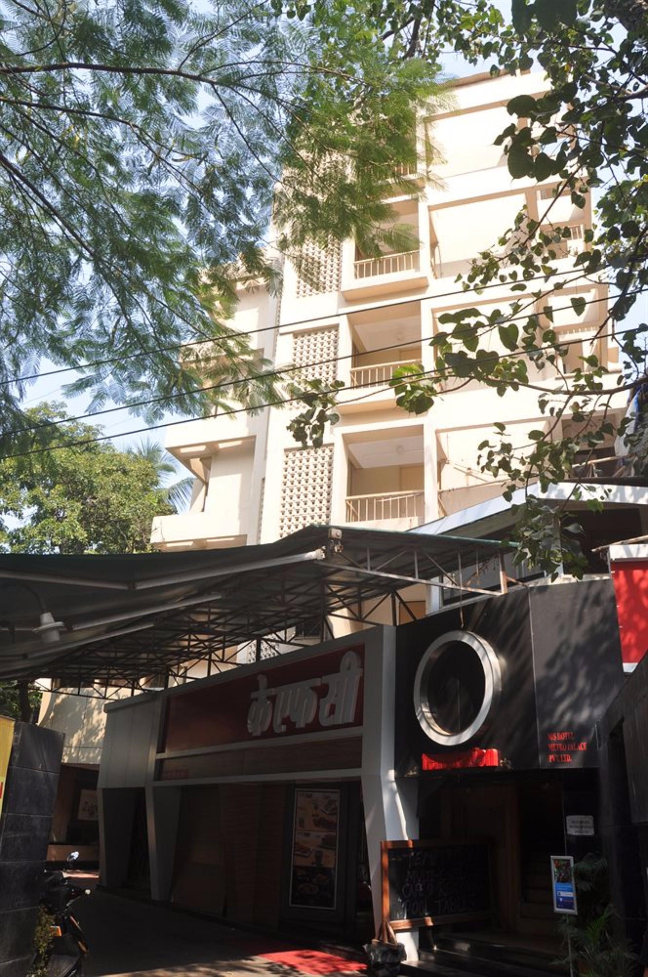 Metro Palace Hotel 3*