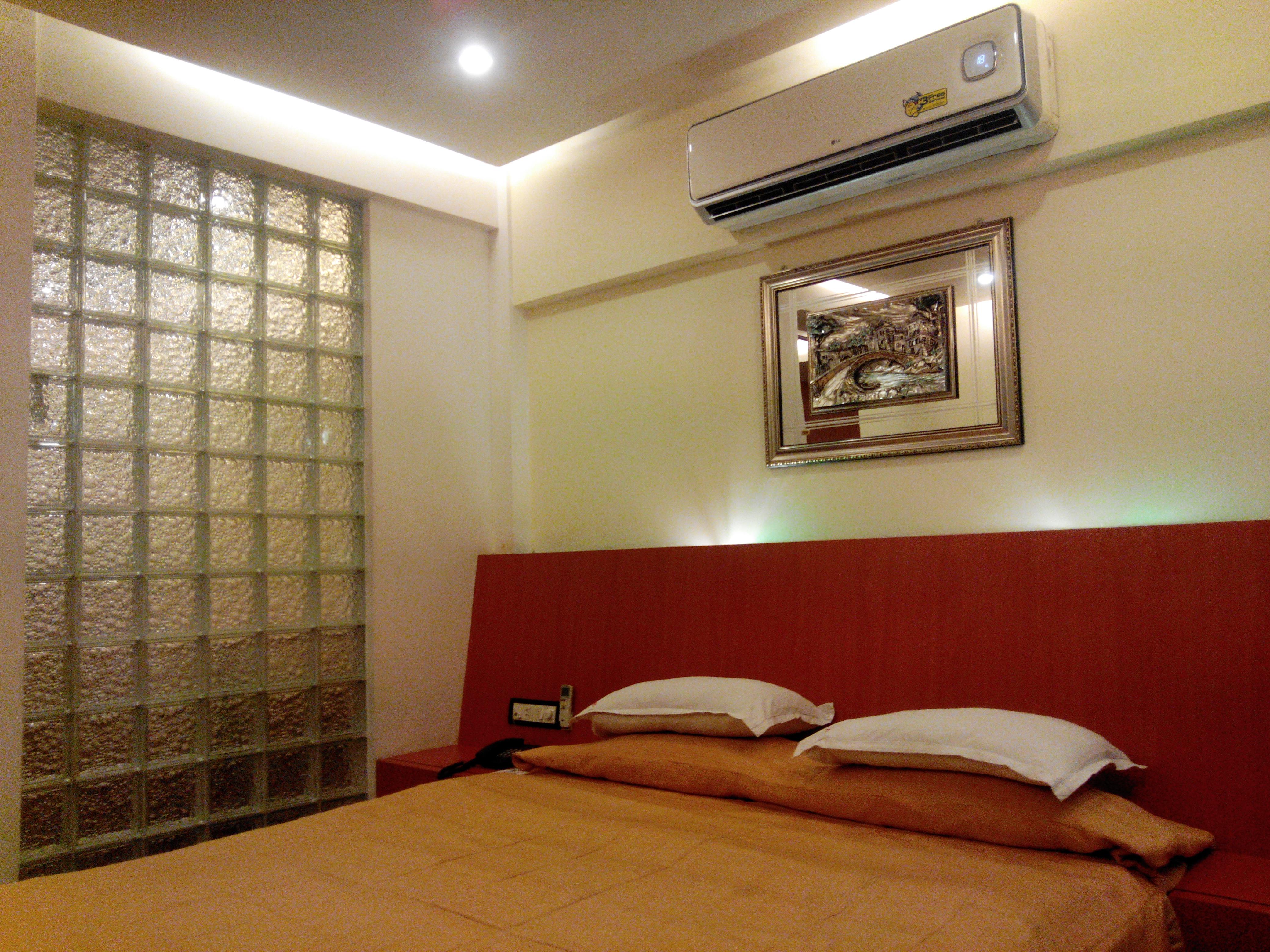 Metro Palace Bandra 3*