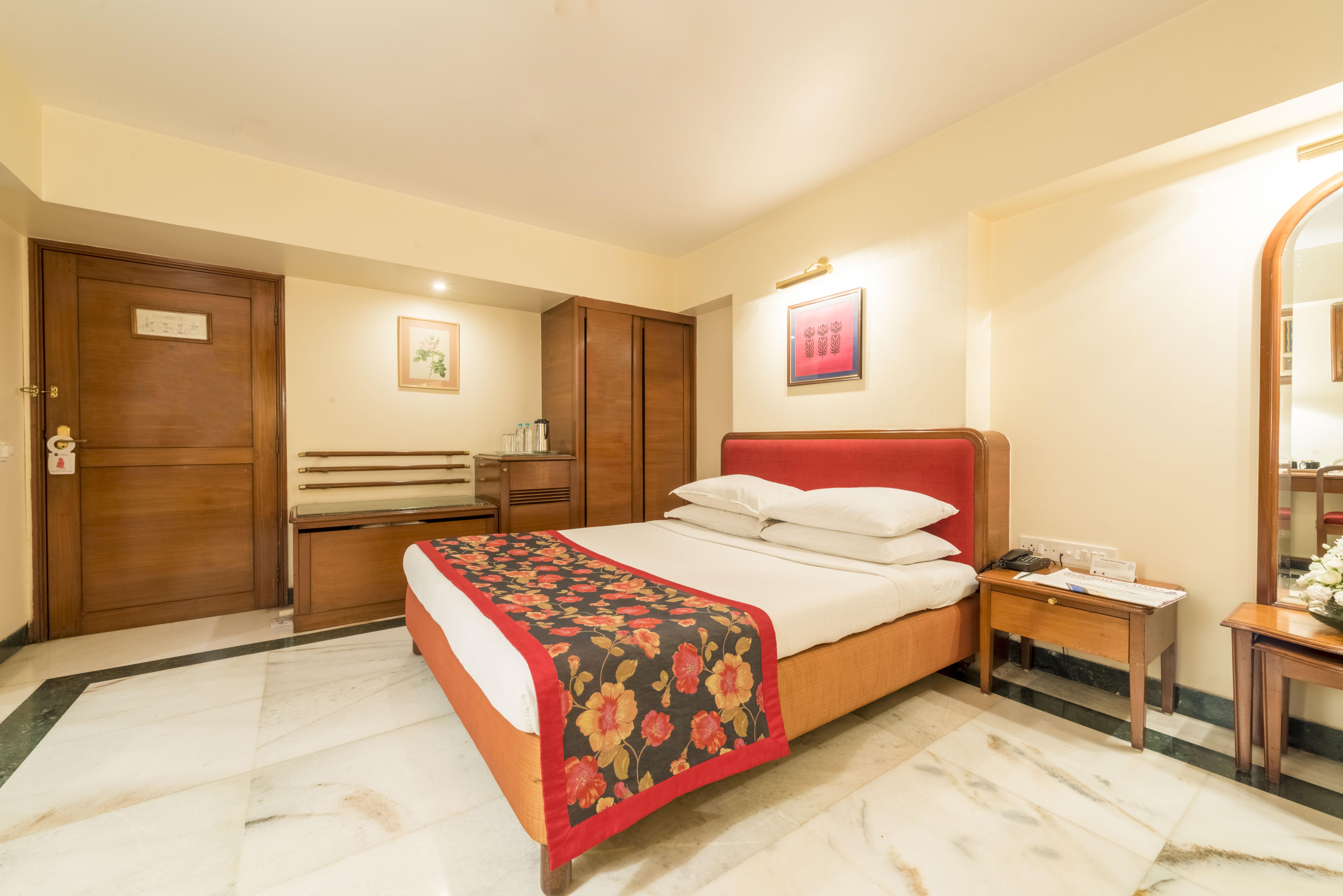 Parle International Hotel 3*