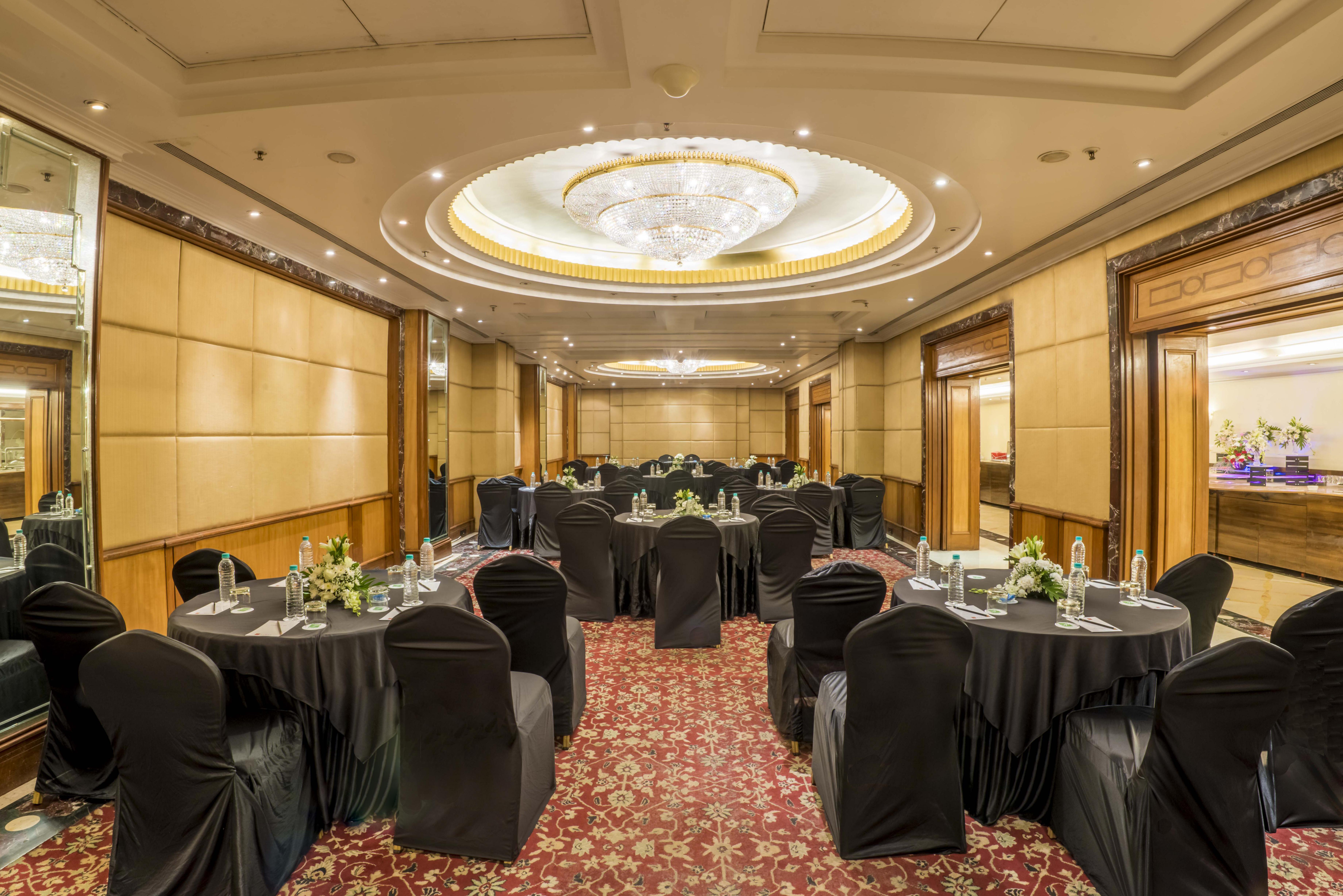 Parle International Hotel 3*