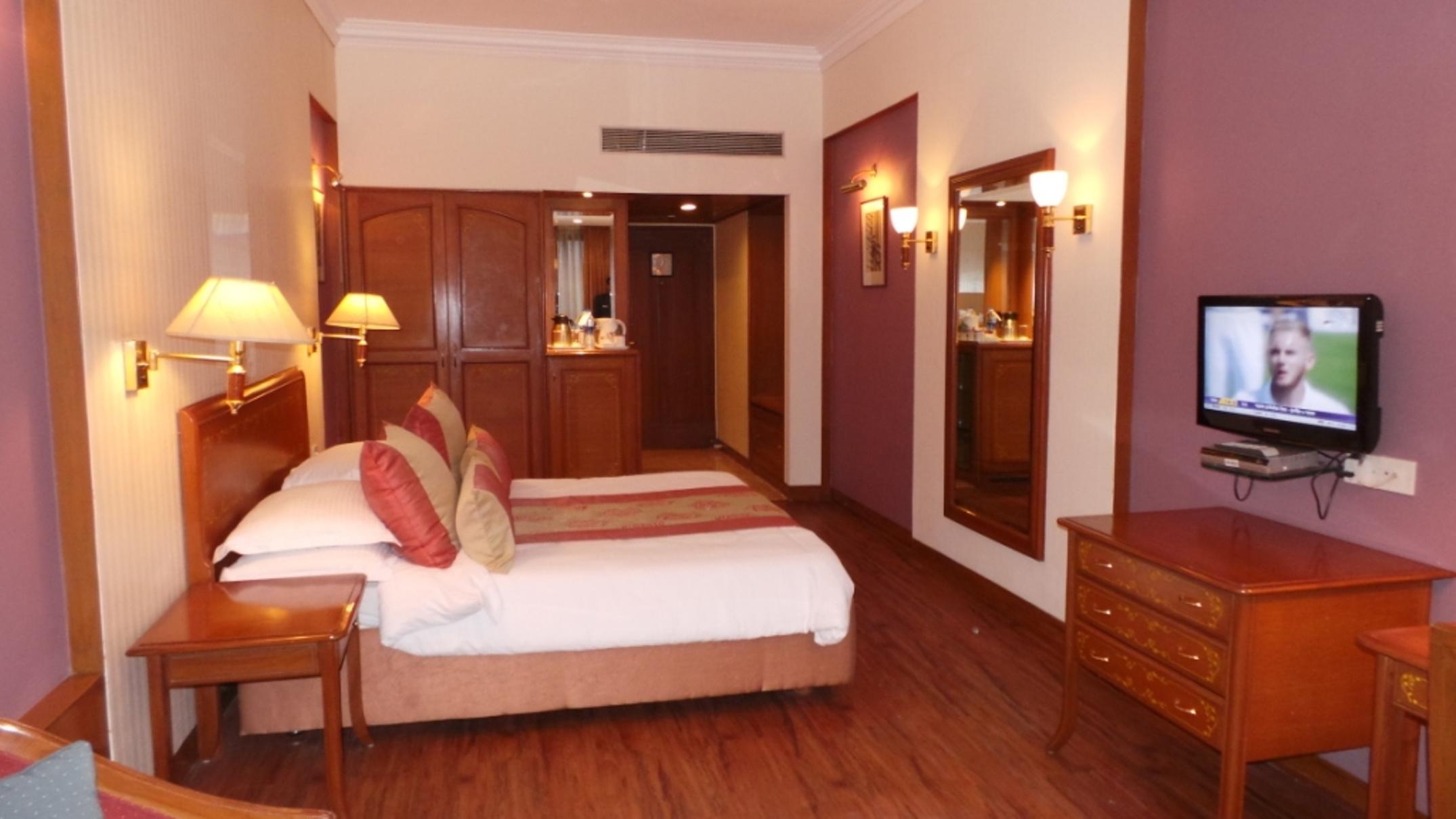 The Ambassador, Marine Drive, 4* Mumbai