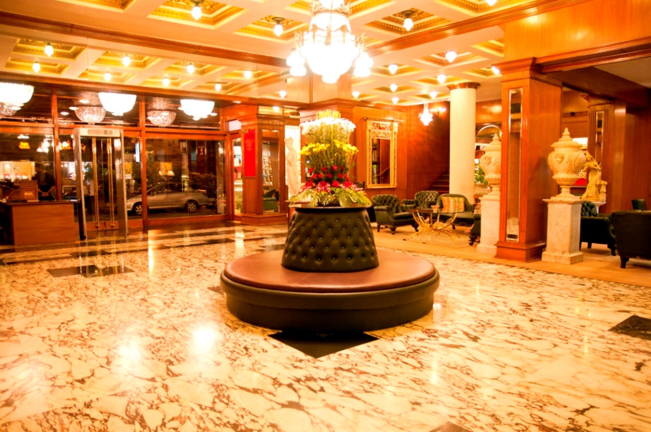 Hotel The Ambassador, Marine Drive, 4*