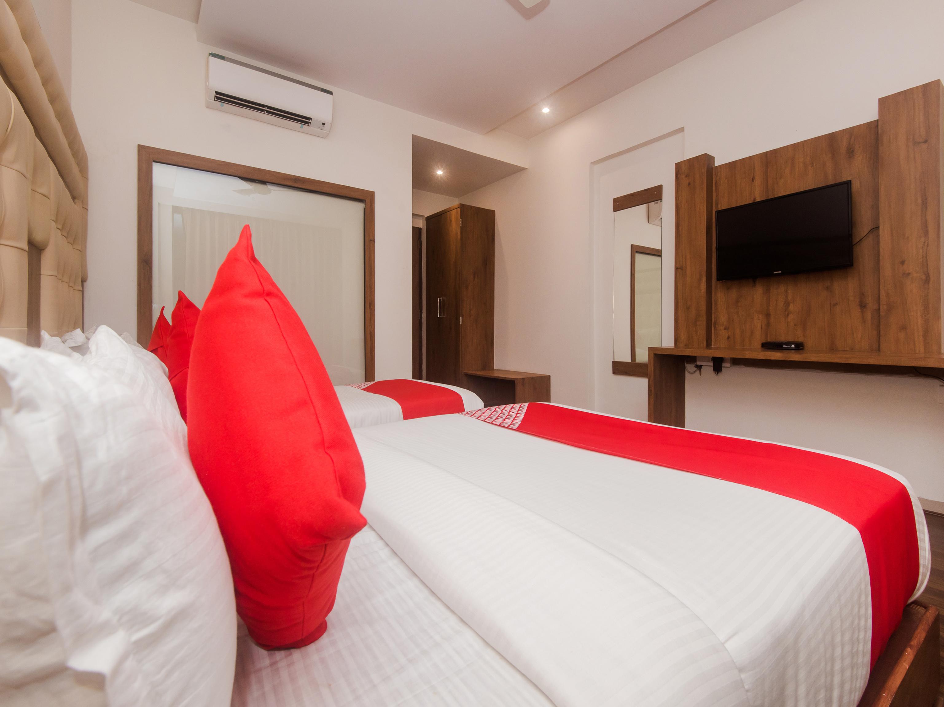 Oyo 22039 Bkc Grand Hotel 2*