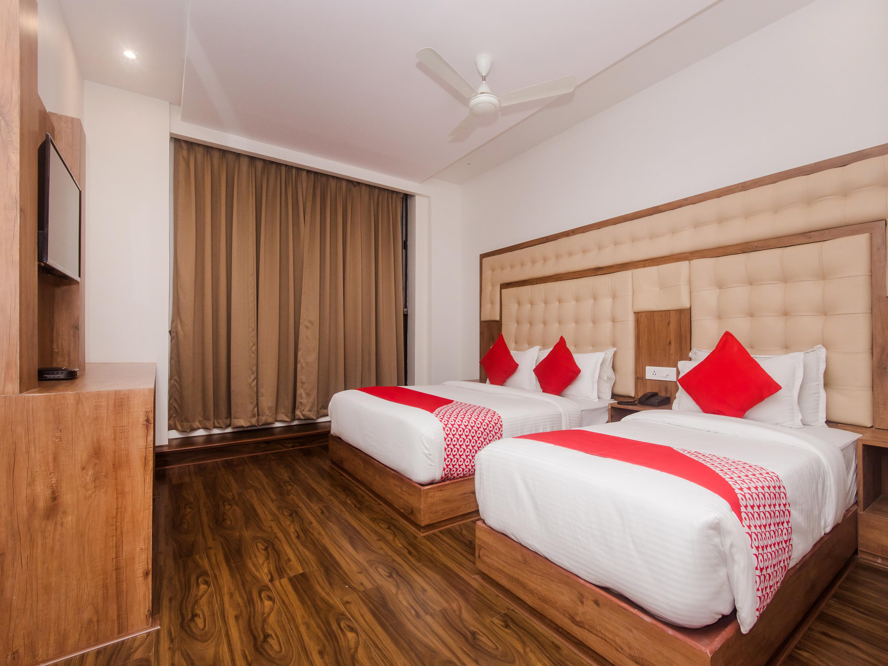 Hotel Oyo 22039 Bkc Grand 2*