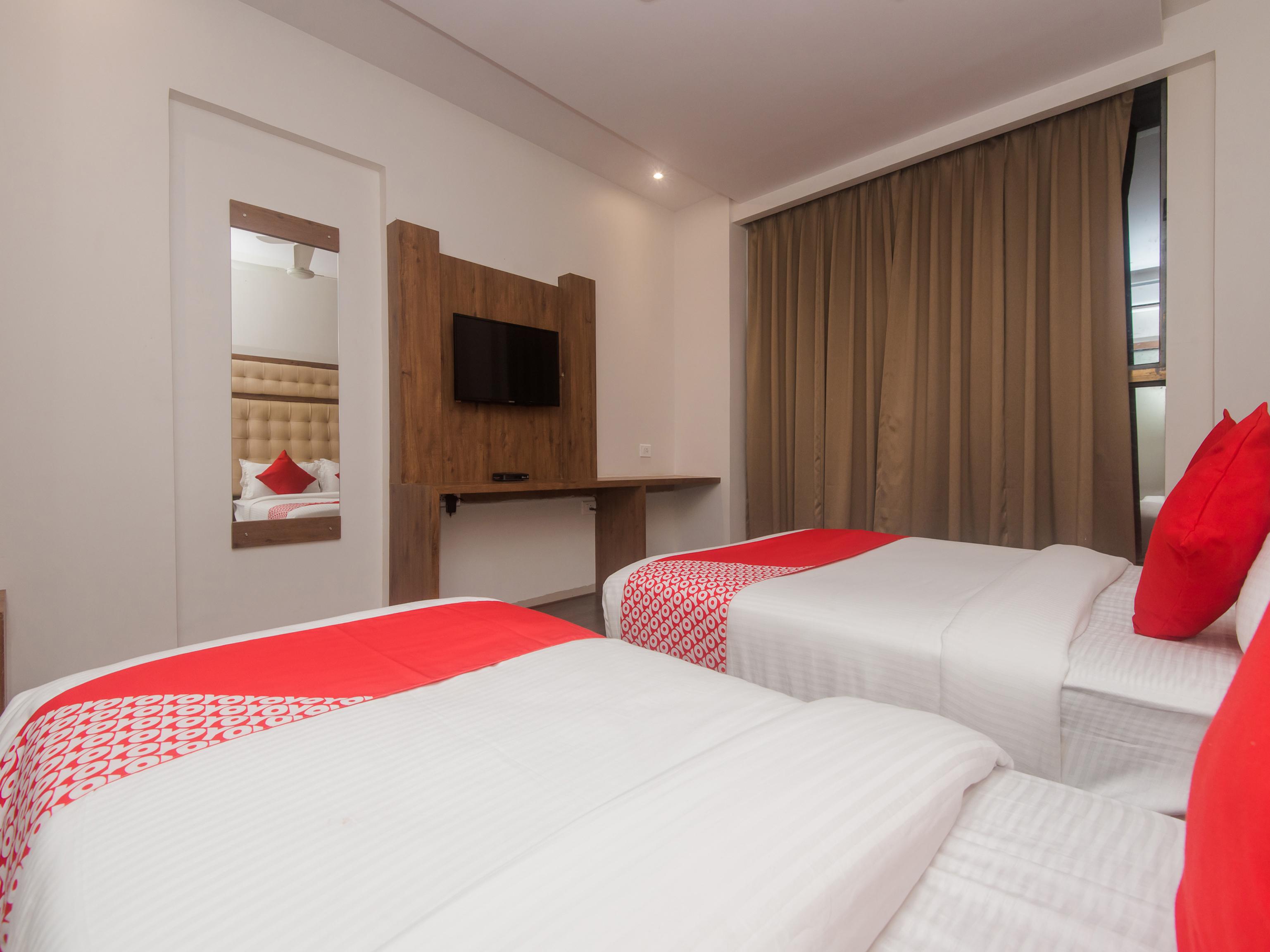 Oyo 22039 Bkc Grand Hotel 2*