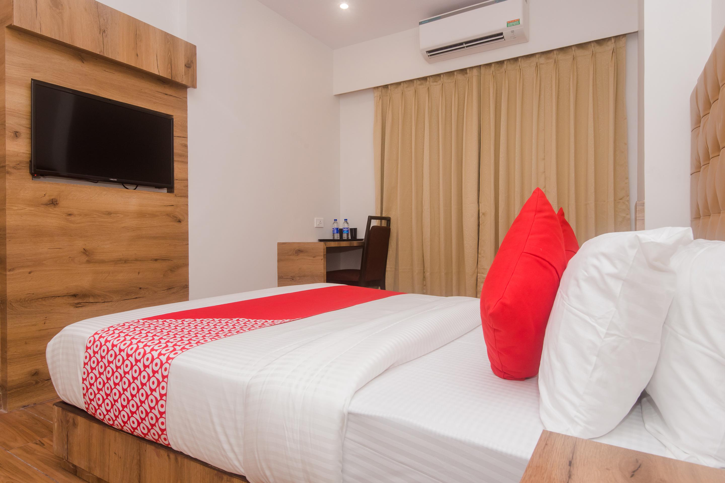 Oyo 22039 Bkc Grand Hotel
