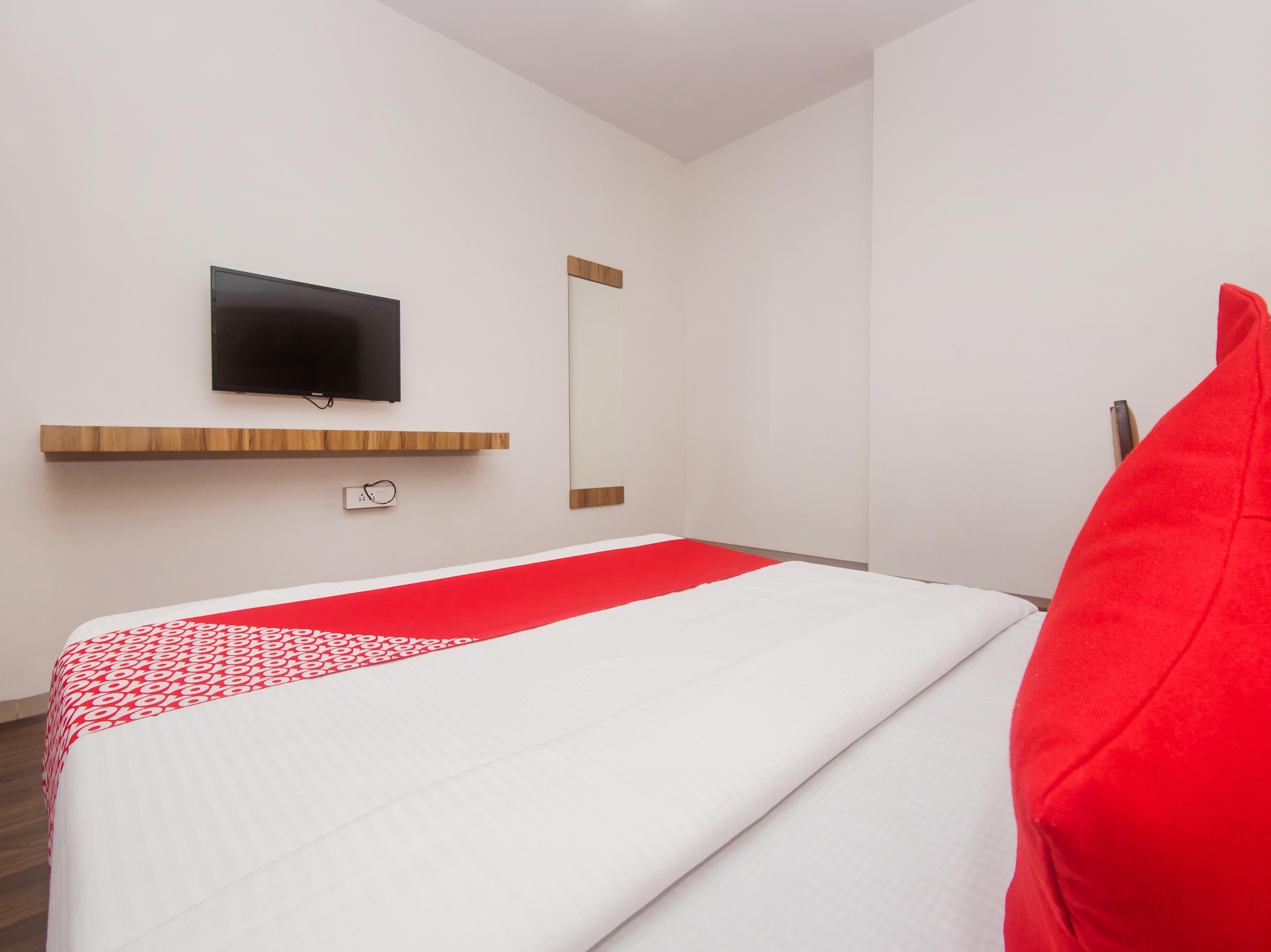 Oyo 22039 Bkc Grand Hotel