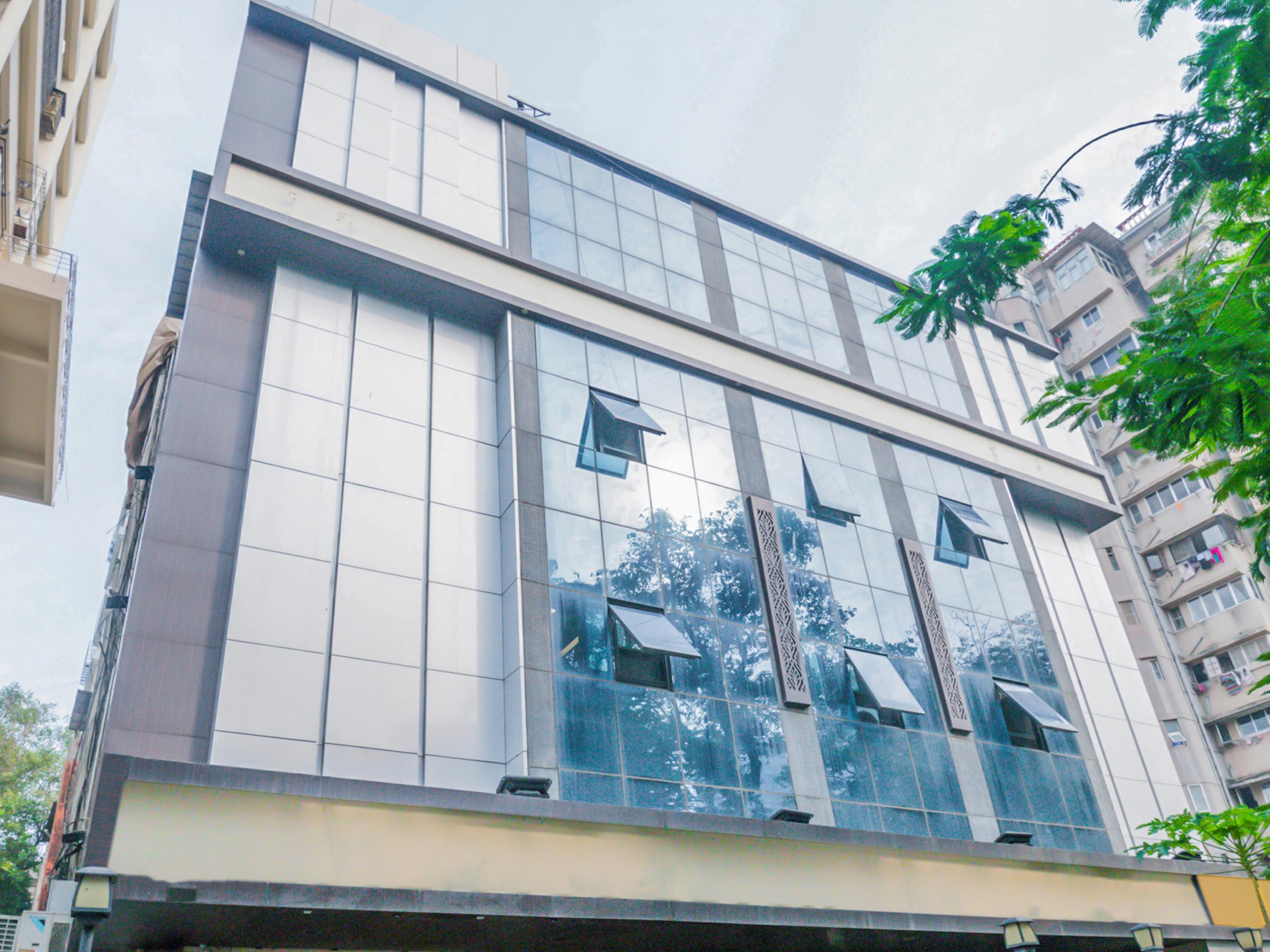Oyo Flagship 18252 Supreme Cuffe Parade 3*