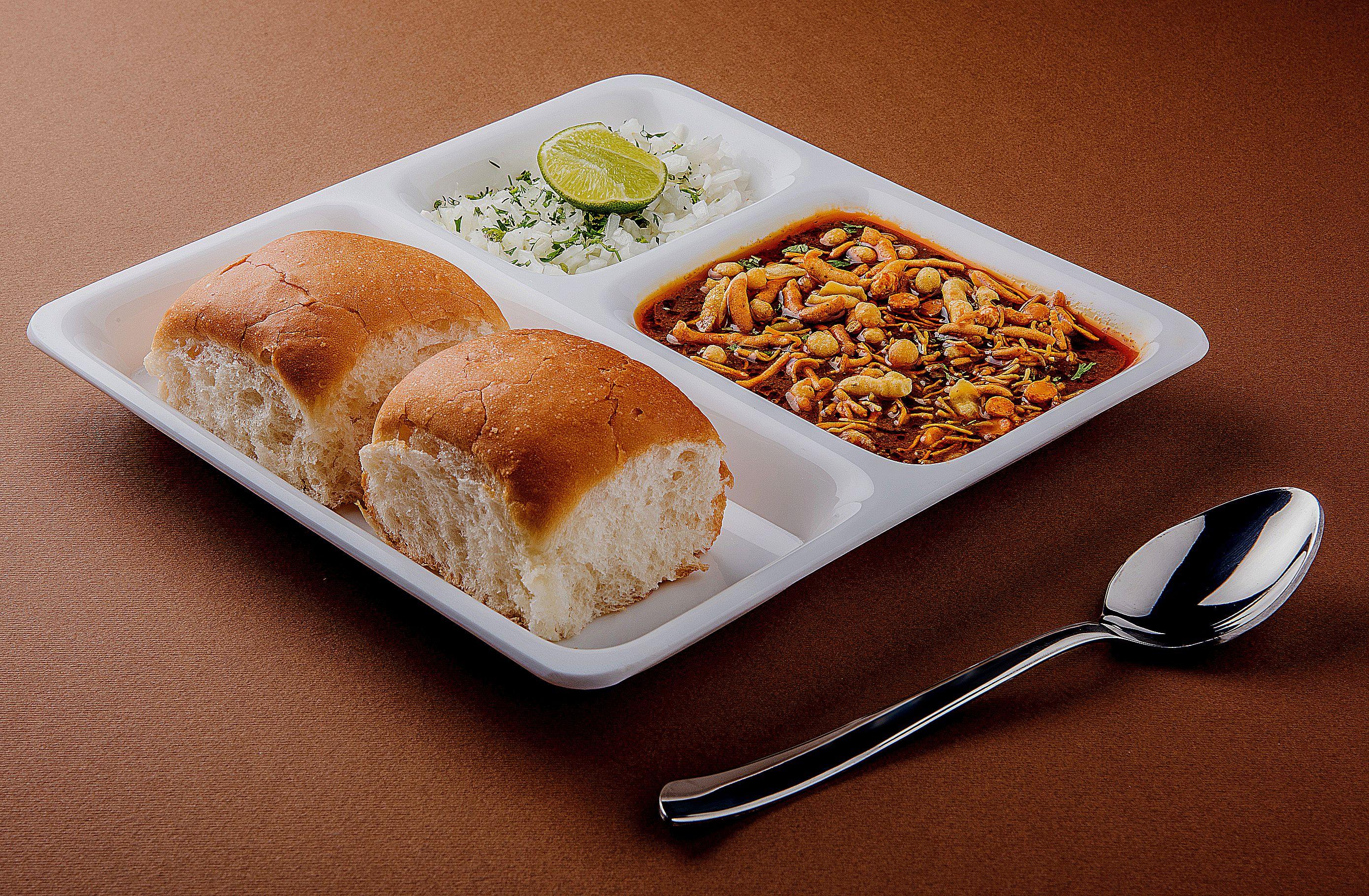 Oyo 8678 Golden Nest Mumbai