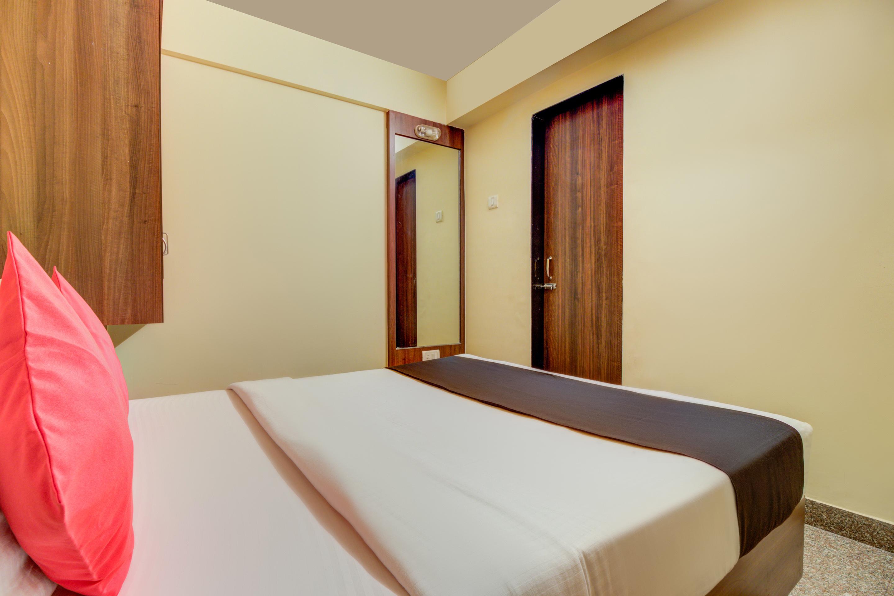Oyo 8850 J K Regency 2*