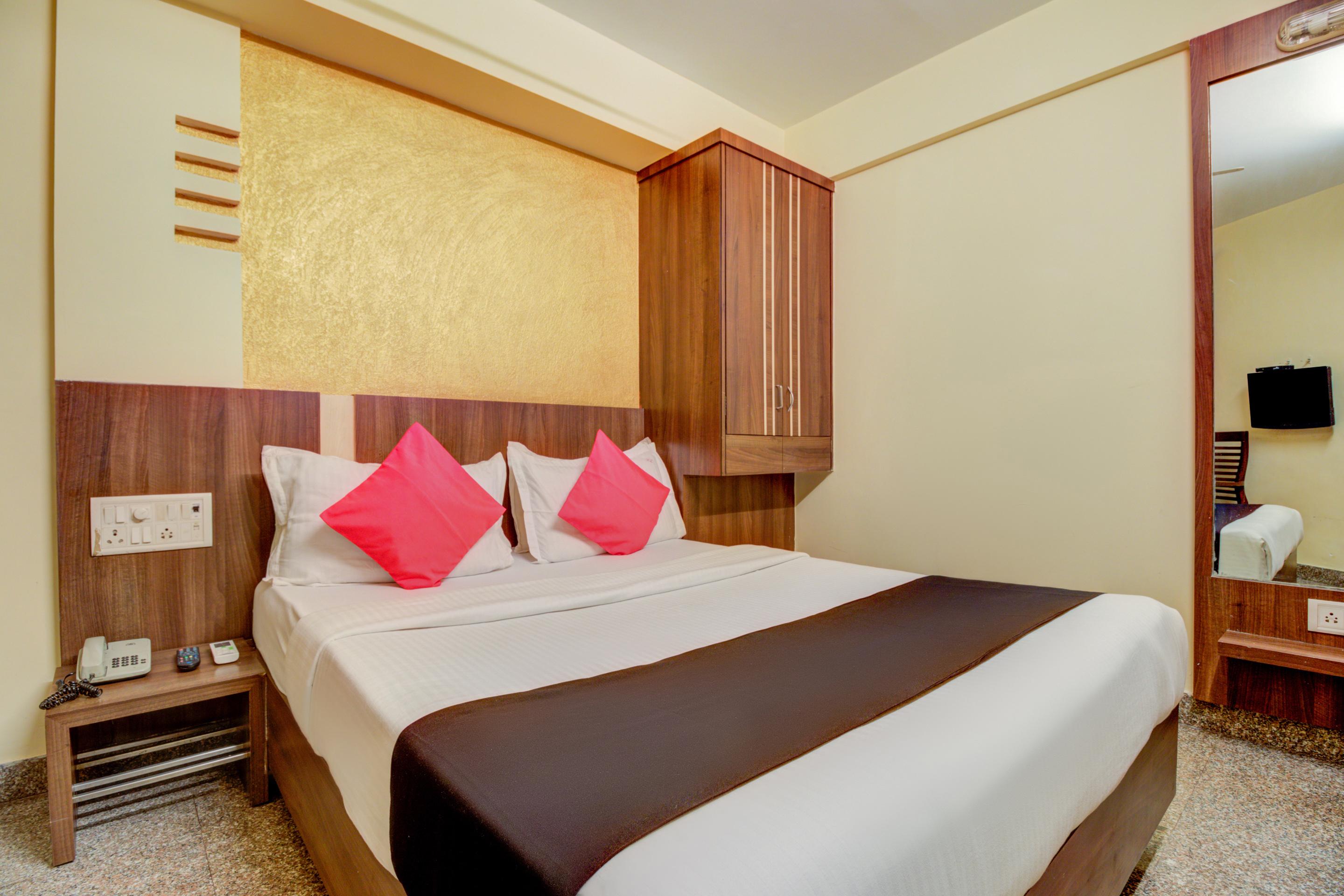 Oyo 8850 J K Regency Hotel Mumbai
