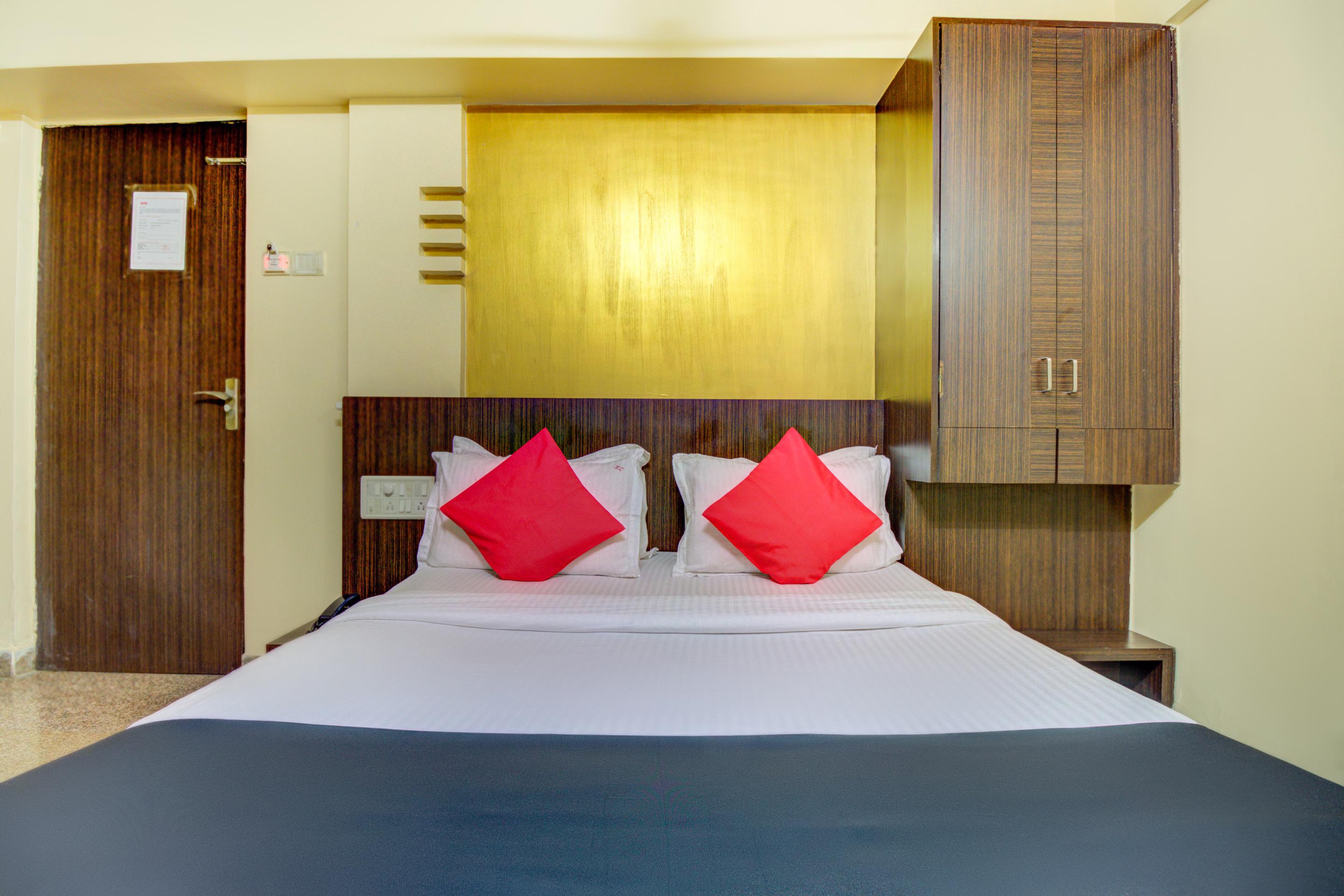 Hotel Oyo 8850 J K Regency Mumbai