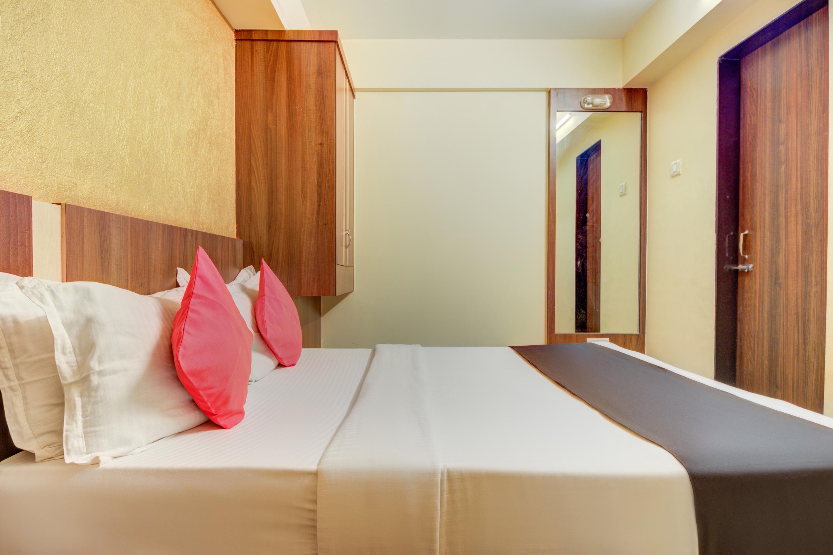 Oyo 8850 J K Regency Hotel