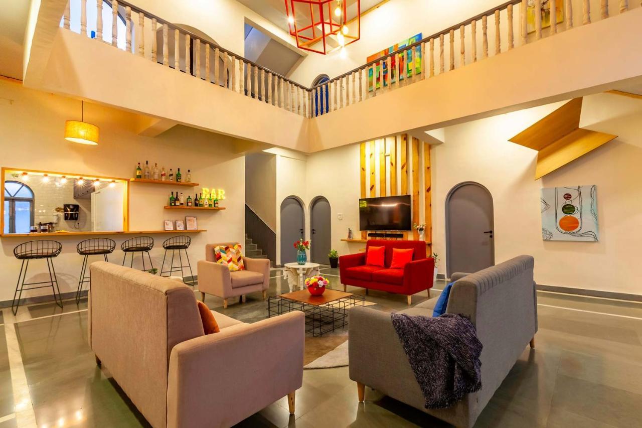 Villa Grey Mosaics By Stayvista - Mountain-view In Vasai With Pool, Spacious Lawn & Terrace
