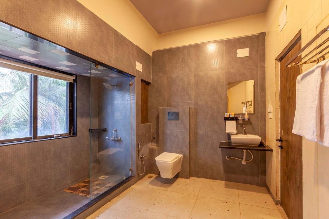 Grey Mosaics By Stayvista - Mountain-view In Vasai With Pool, Spacious Lawn & Terrace Villa