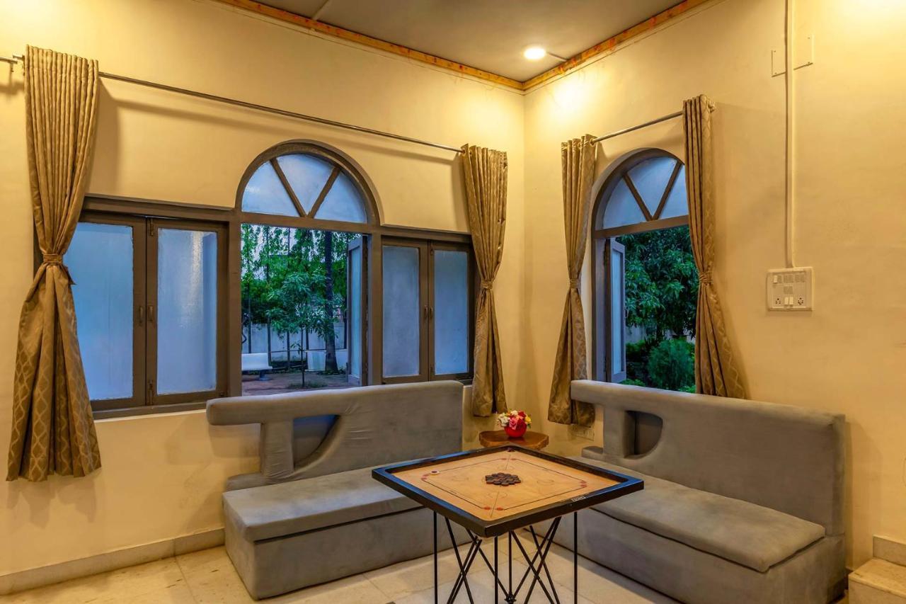 Grey Mosaics By Stayvista - Mountain-view In Vasai With Pool, Spacious Lawn & Terrace Villa
