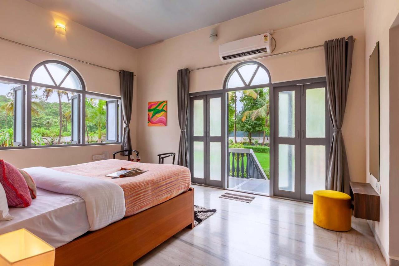 Grey Mosaics By Stayvista - Mountain-view In Vasai With Pool, Spacious Lawn & Terrace Villa