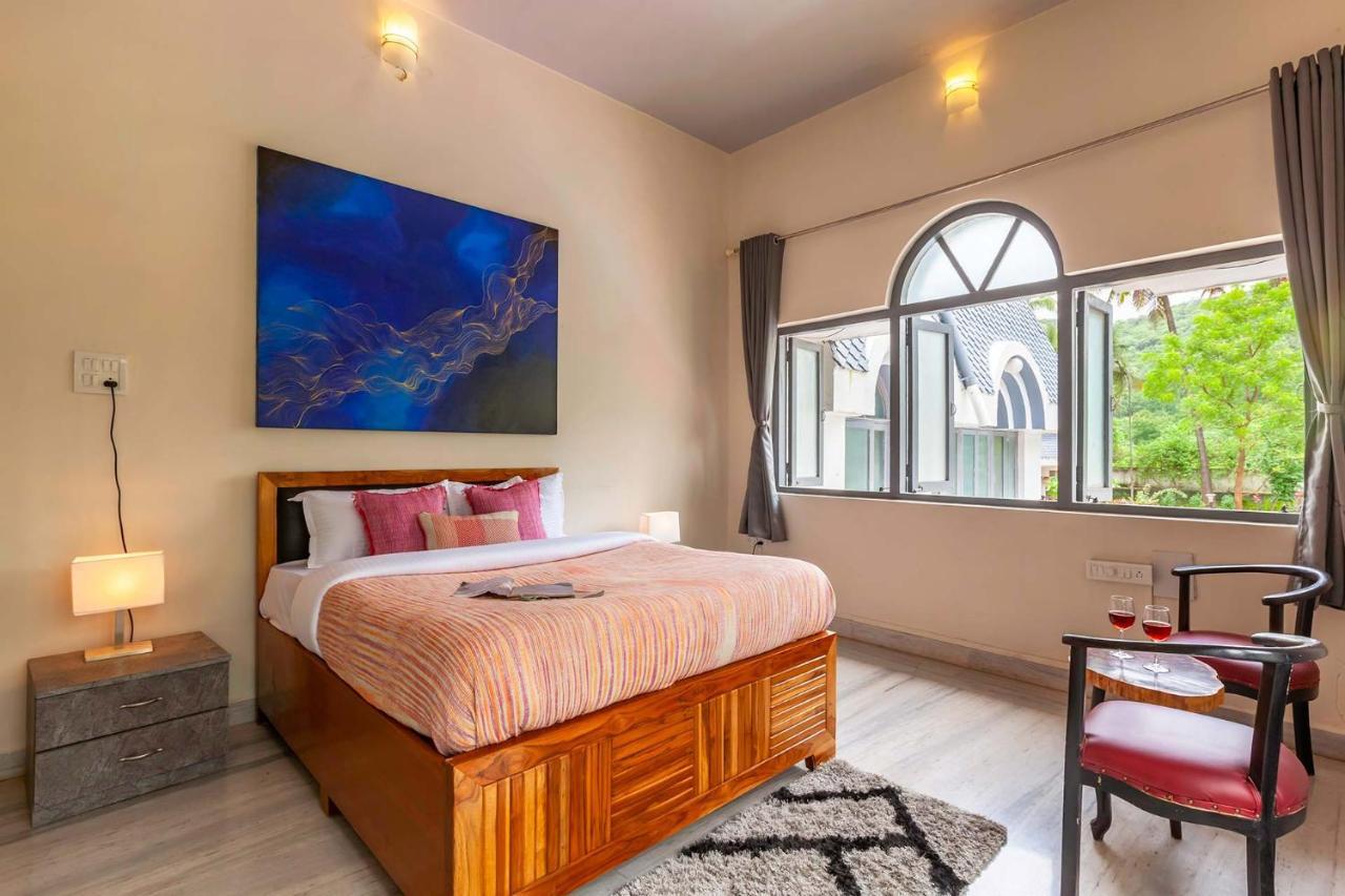 Villa Grey Mosaics By Stayvista - Mountain-view In Vasai With Pool, Spacious Lawn & Terrace *