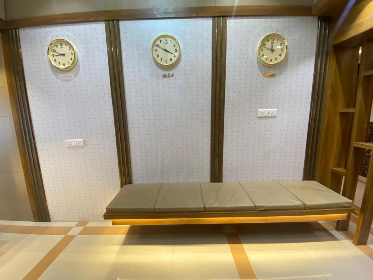 Hotel Bkc Crown - Near Trade Centre, Visa Consulate Mumbai