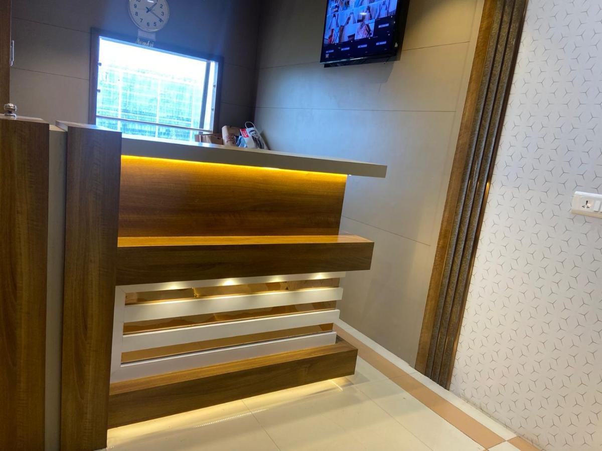 Bkc Crown - Near Trade Centre, Visa Consulate Mumbai