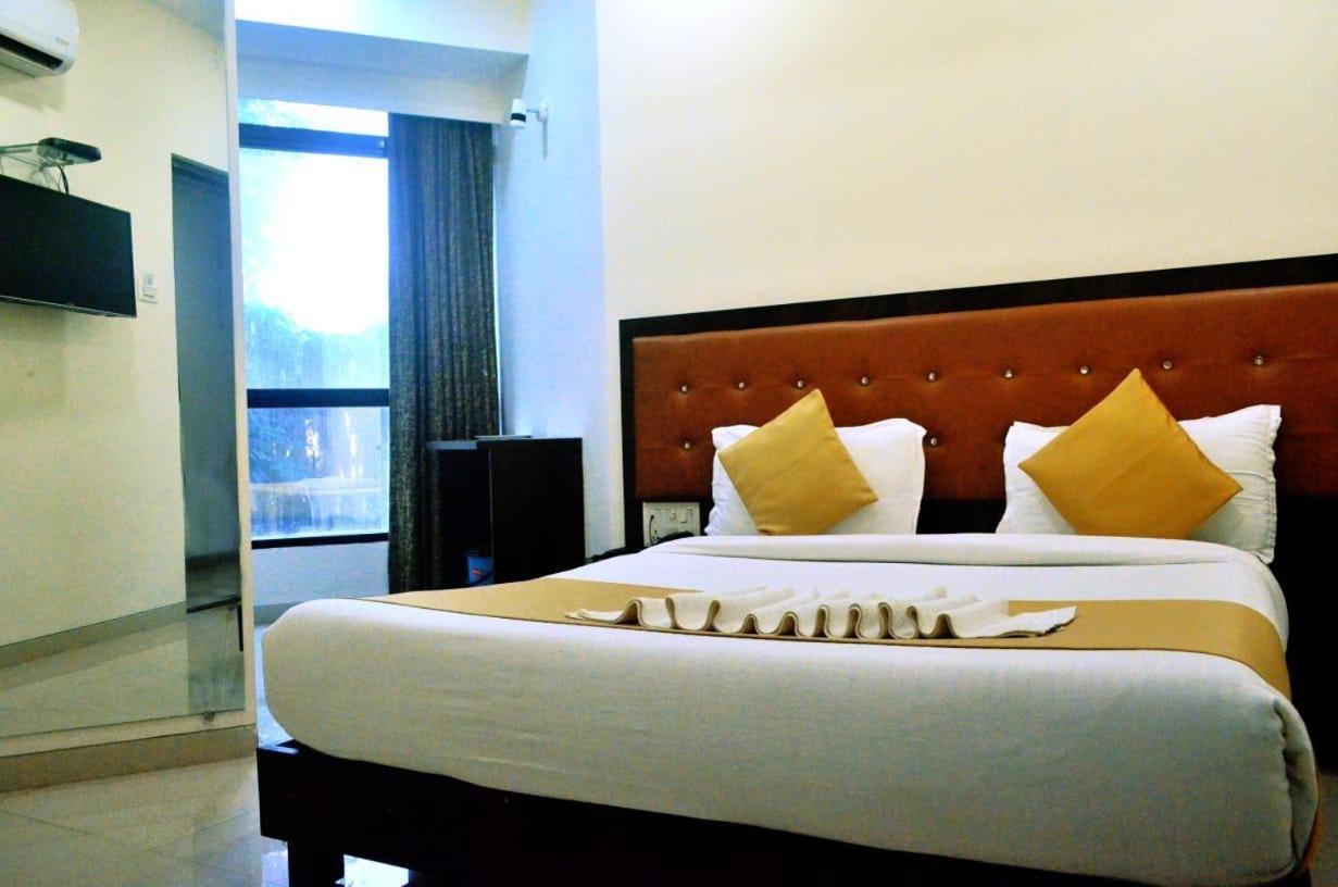 The Hotel 2*