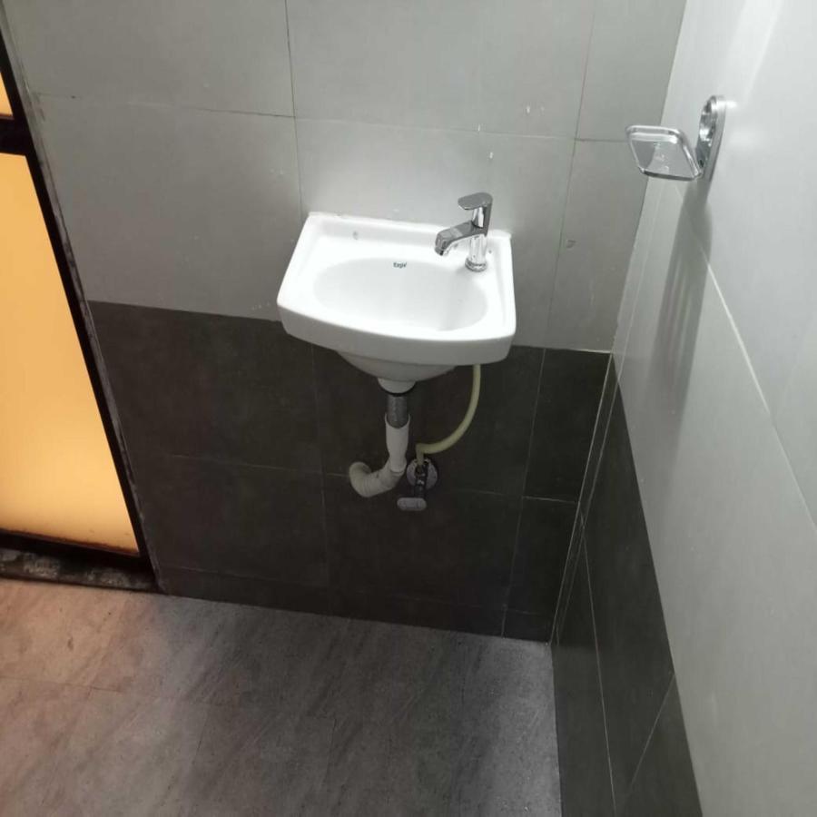 New Sarah Inn, Andheri West Hotel