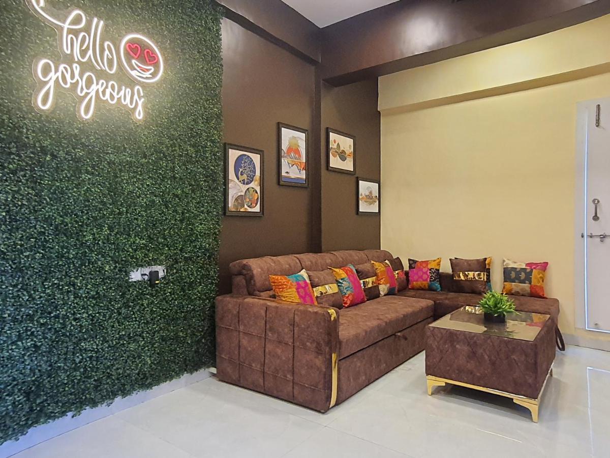 Osi Lilavati Bandra Apartment