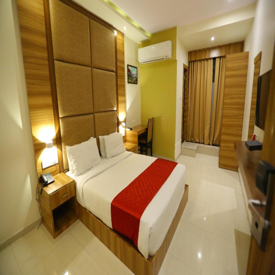 Universal Garden - Near Barc, Chembur