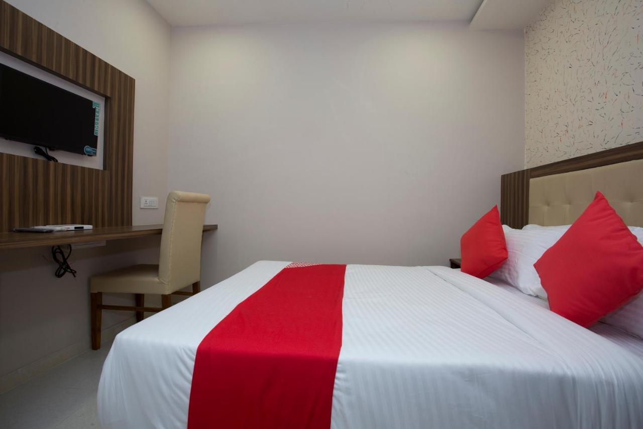 Hotel Oyo Blue Sapphire Residency Near Chhatrapati Shivaji International Airport