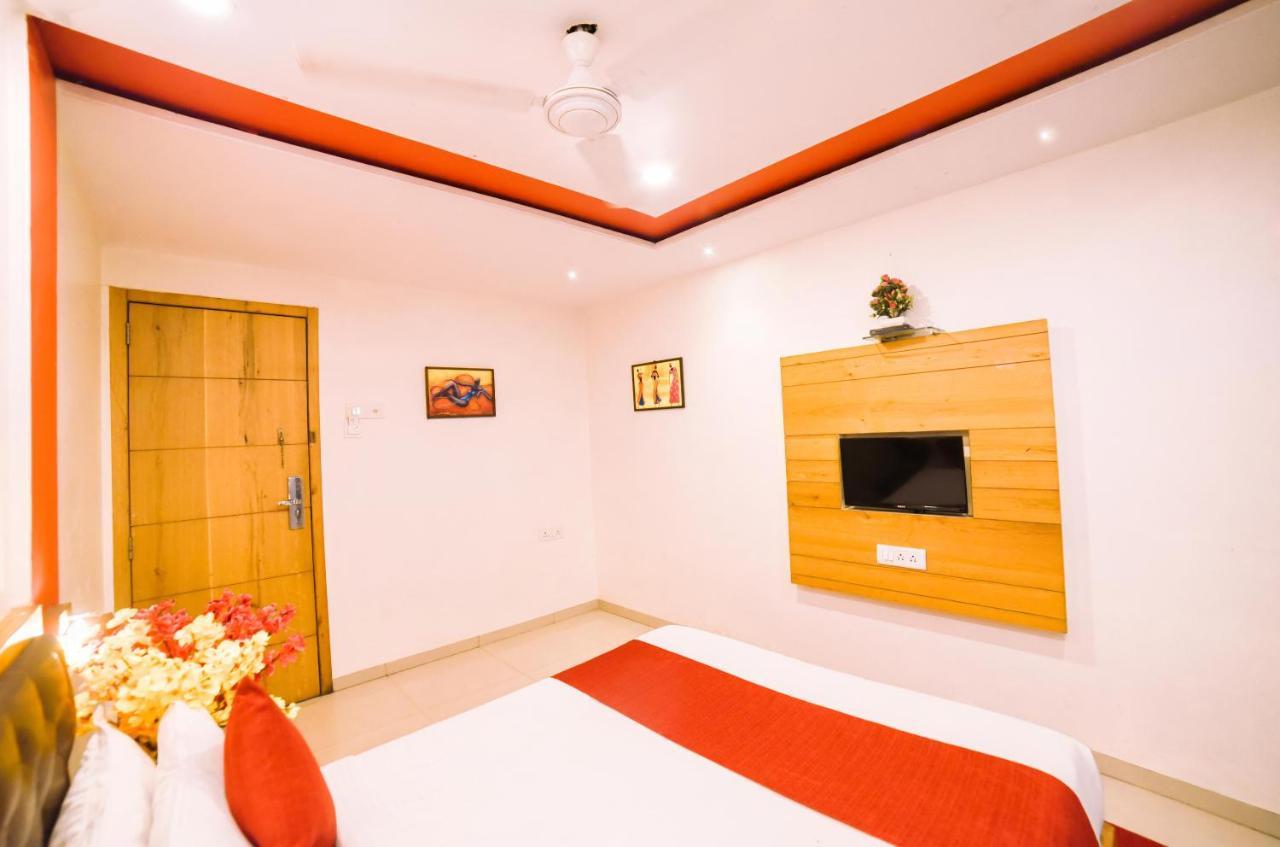 Grandeur-near International Airport Hotel 3*