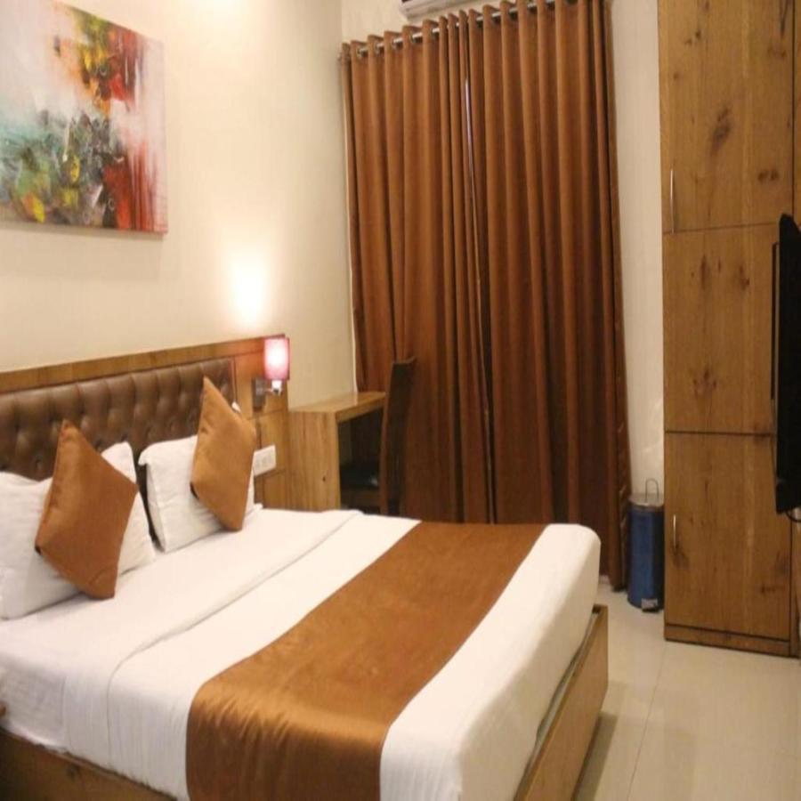Grandeur-near International Airport Mumbai