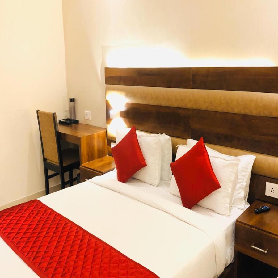 Universal Garden - Near Barc, Chembur Hotel