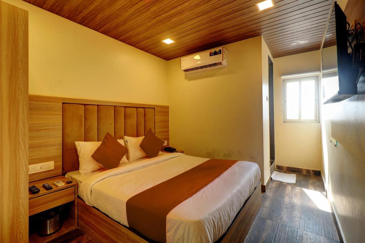 Priceless 3* Mumbai