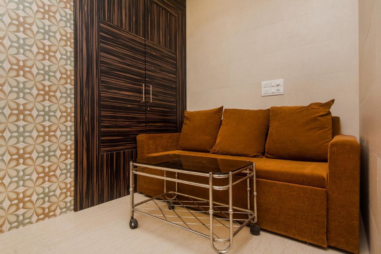 Hotel Oyo 6371 Abrol 3*