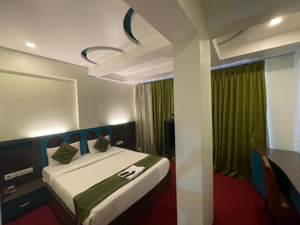 R R Suites - Near Lodha Xperia Mall Hotel