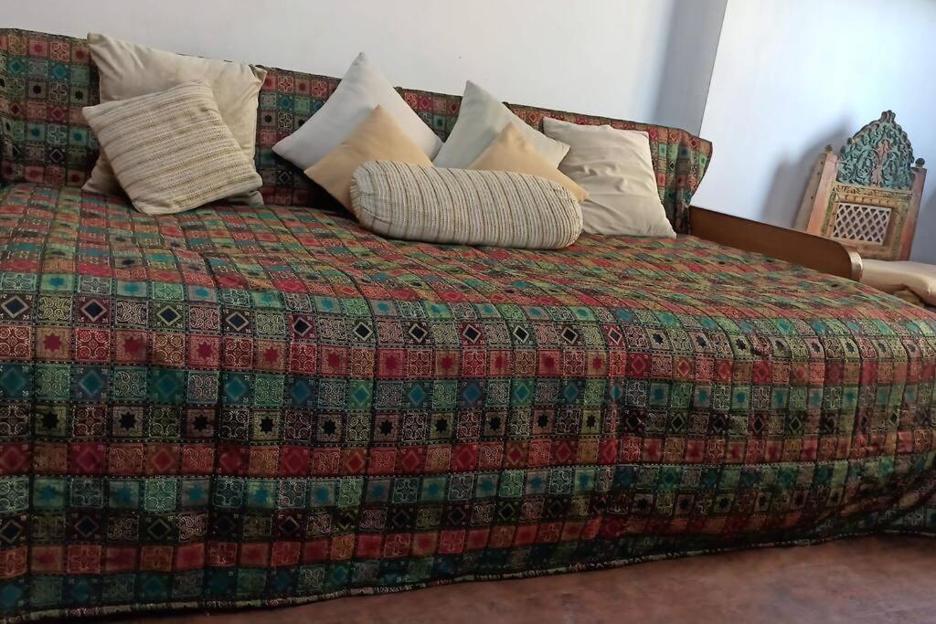 Cozy Private Ac Studio By The Sea Bandstand Bandra W Nr Taj Lands End * Mumbai